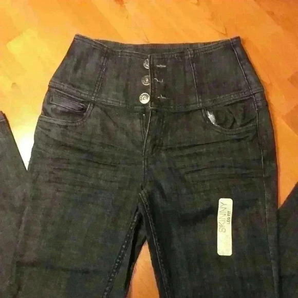 Refuge  Jeans - Picture 2 of 5